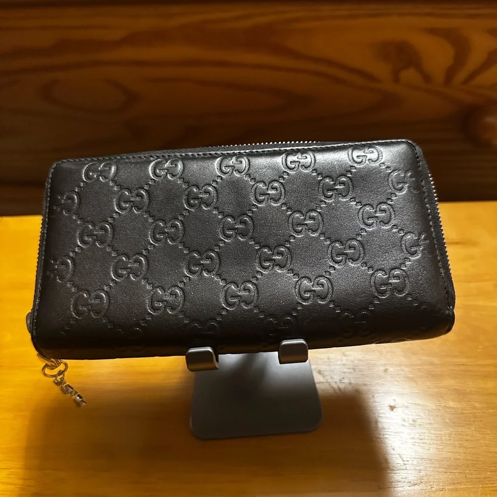 Gucci Black Embossed Leather Long Zip Wallet - Picture 2 of 9
